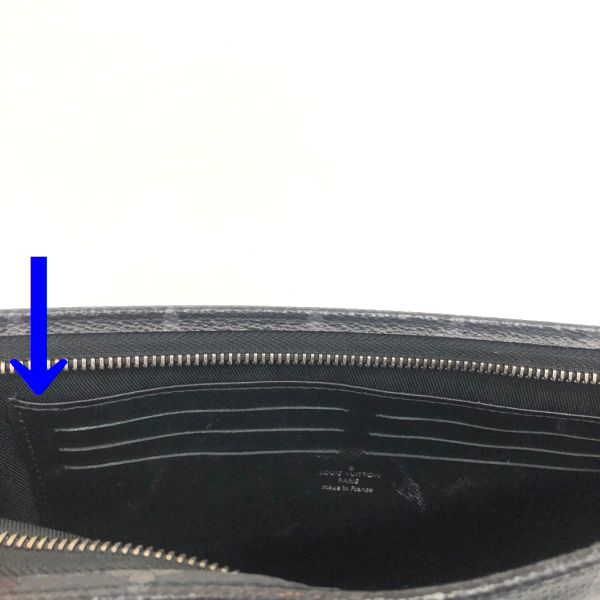 LOUIS VUITTON/ルイヴィトン クラッチバッグ ポシェットヴォワヤージュMM M63039 モノグラム エクスリプススプリント シリアルの場所(引きの画像)