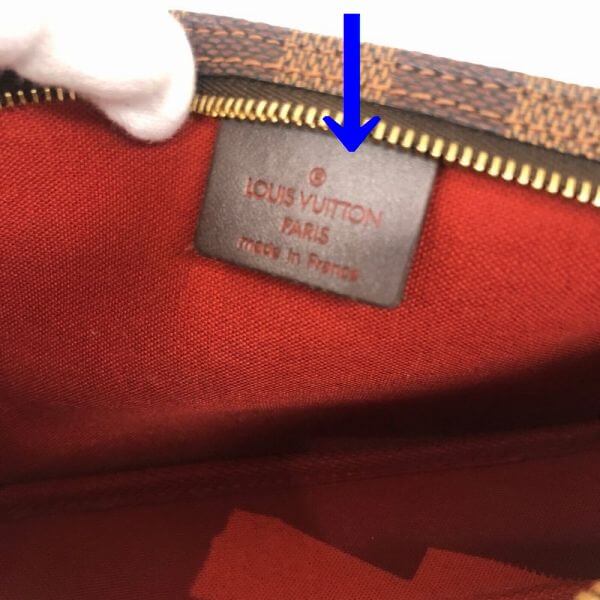 LOUIS VUITTON/ルイヴィトン ハンドポーチ ナヴァオ N51983 ダミエ シリアルの場所(引きの画像)
