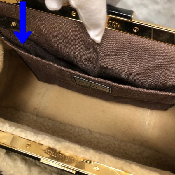 LOUIS VUITTON/ルイヴィトン ボストンバッグ シアリングストーム M95574 モノグラム シリアルの場所(引きの画像)