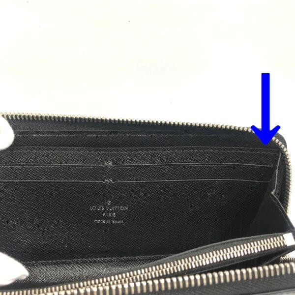 LOUIS VUITTON/ルイヴィトン ラウンドファスナー 財布 ポルトフォイユ・クレマンス M60915 エピ シリアルの場所(引きの画像)