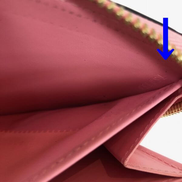 LOUIS VUITTON/ルイヴィトン ラウンドファスナー 財布 ジッピーウォレット M64158 ヴェルニ シリアルの場所(寄りの画像)