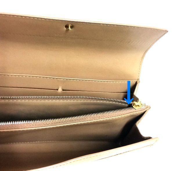LOUIS VUITTON/ルイヴィトン ホック式 財布 ポルトフォイユ・サラ M91522 ヴェルニ シリアルの場所(引きの画像)