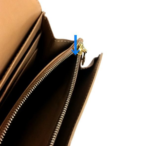 LOUIS VUITTON/ルイヴィトン ホック式 財布 ポルトフォイユ・サラ M91522 ヴェルニ シリアルの場所(寄りの画像)