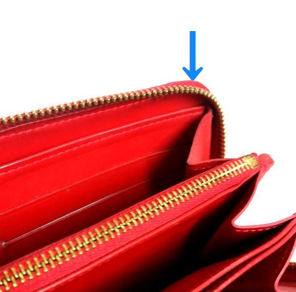 LOUIS VUITTON/ルイヴィトン ラウンドファスナー 財布 ジッピーウォレット M90200 ヴェルニ シリアルの場所(引きの画像)