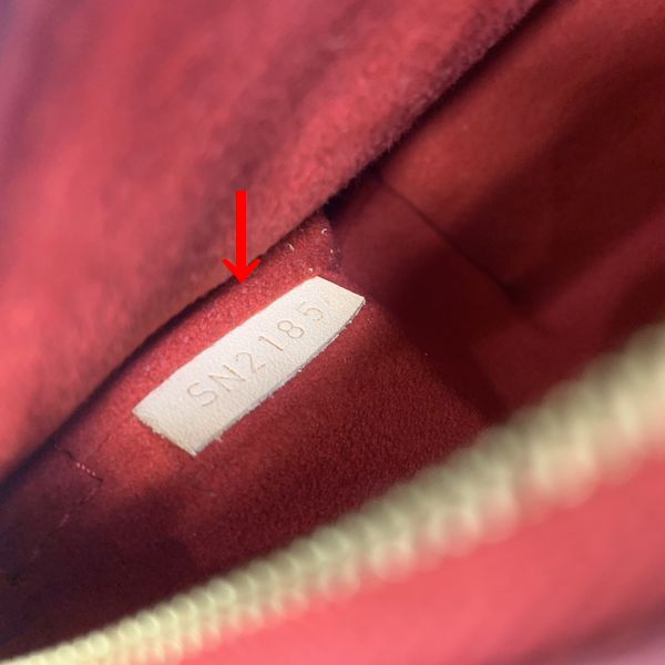 LOUIS VUITTON/ルイヴィトン ショルダーバッグ ナノパラス M61254 モノグラム シリアルの場所(寄りの画像)