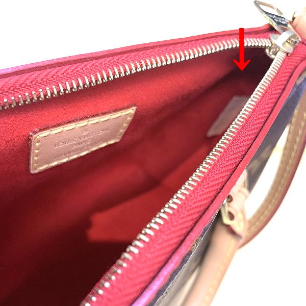 LOUIS VUITTON/ルイヴィトン ショルダーバッグ ナノパラス M61254 モノグラム シリアルの場所(引きの画像)